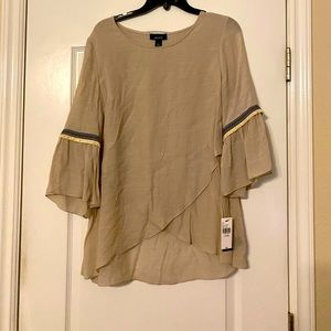 NWT SZ large Alyx Top. $49. Flawless. Neutral color perfect for spring